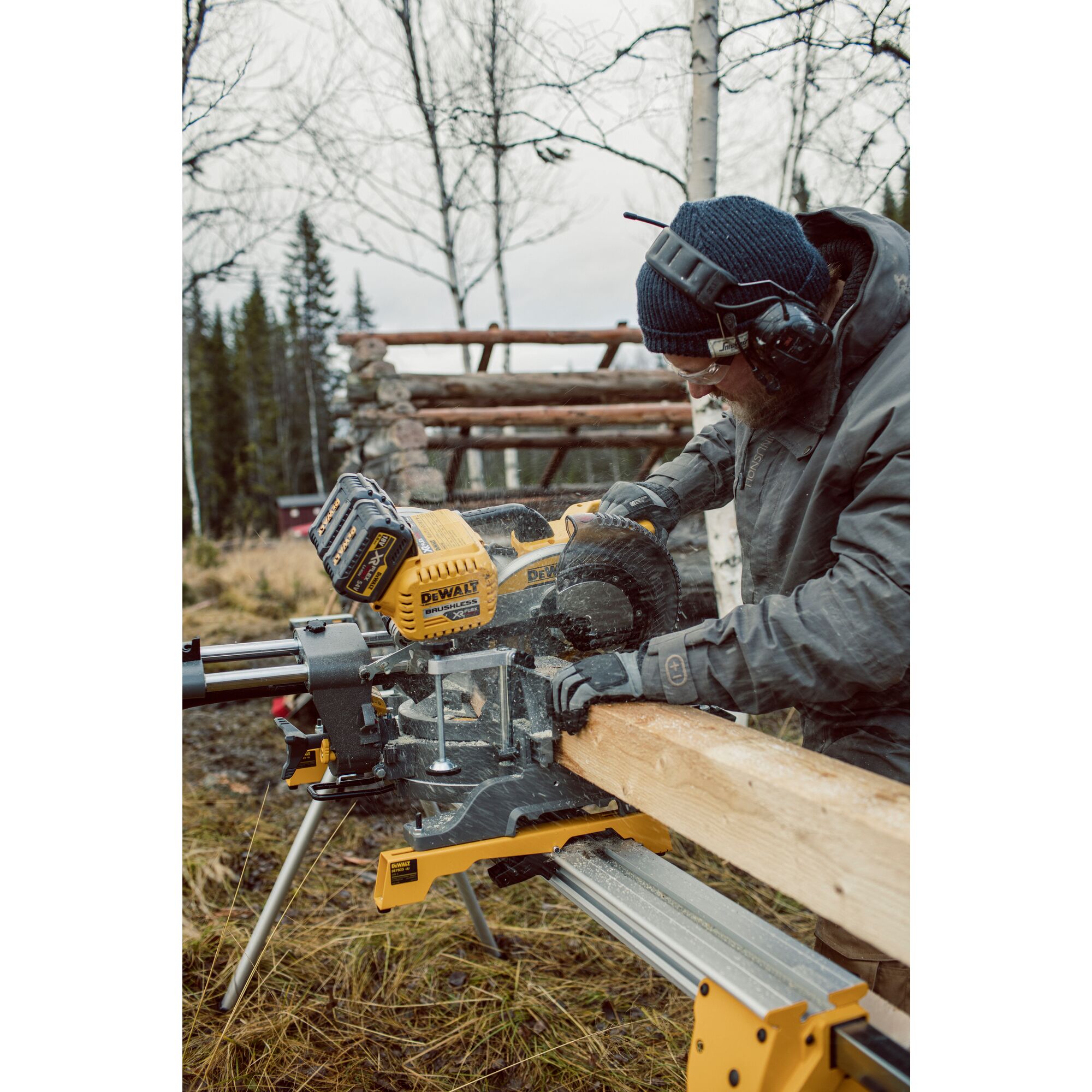 Dewalt 300mm clearance mitre saw